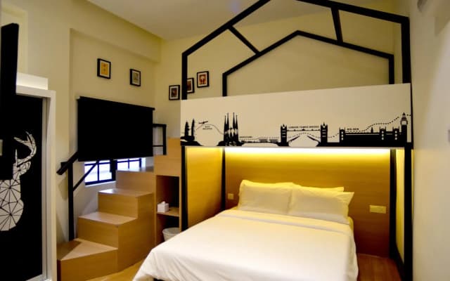 Don's Den Hotel - photo 4