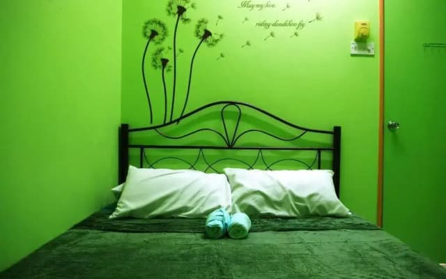 Colourful homestay - (near jeti sky mirror) - photo 3