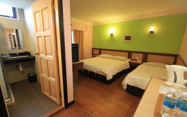 The Inn Hotel - photo 3