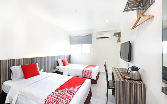 OYO 335 Sunrise Golden Hotel - photo 3