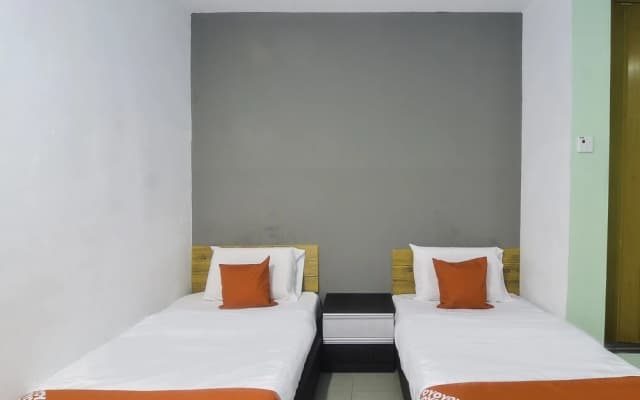 Golden Lounge by OYO Rooms - photo 4