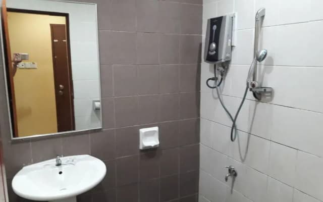 OYO 216 La Viva Hotel - photo 5