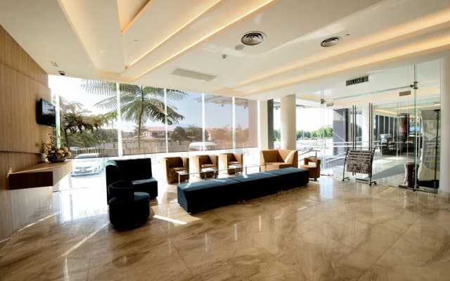 Goldenbay Hotel - photo 2