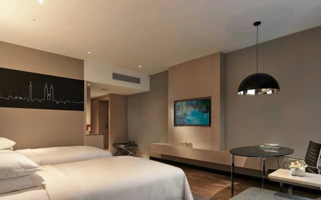 Renaissance Kuala Lumpur Hotel & Convention Centre - photo 4