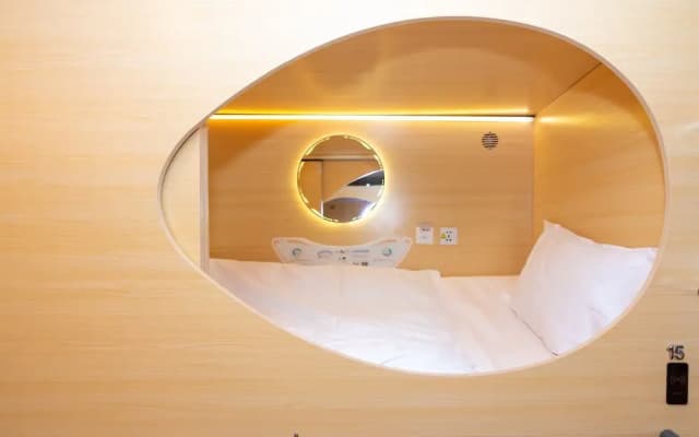 Momostay Capsule Hotel - photo 2