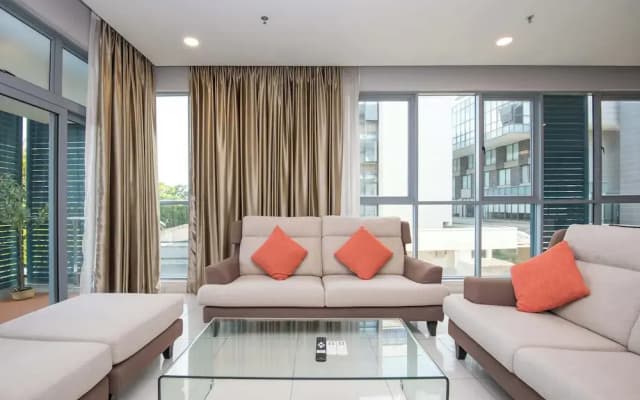 3BR Somerset Apt 2 TVs With Harbour View, Legoland - photo 3