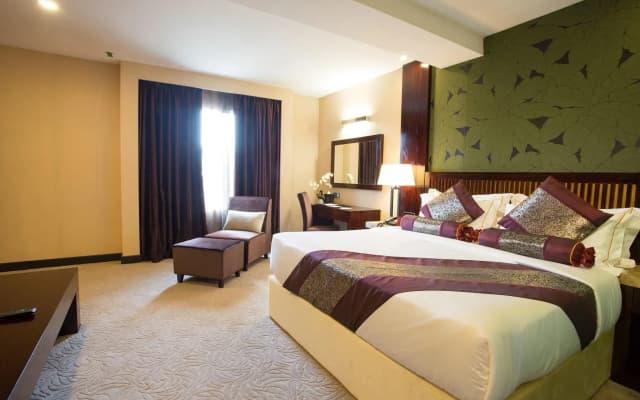 Royale Signature Hotel - photo 4