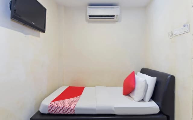 OYO 124 Hotel Seniman Sentul - photo 3