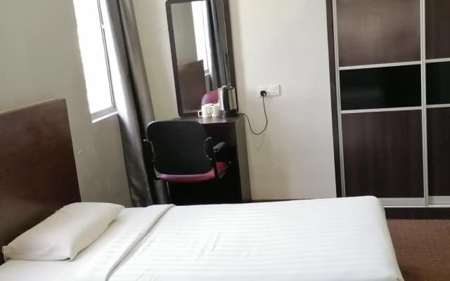 P Line Hotel - photo 5