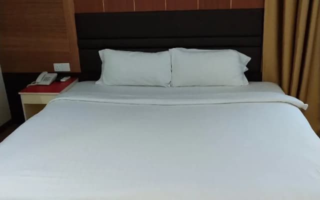 MB Hotel Perdana Square - photo 4