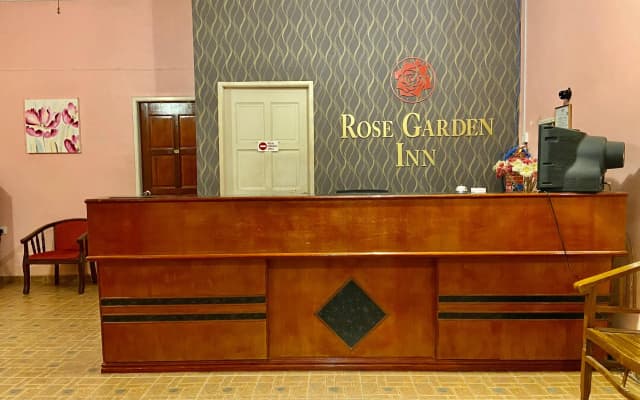 Rose Garden Inn - photo 2