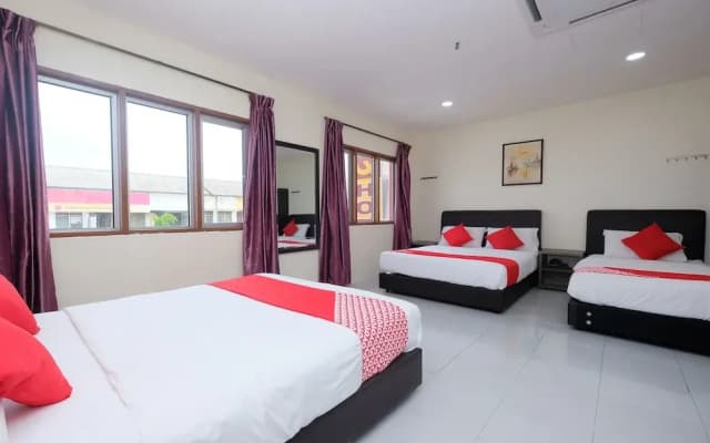 OYO 1104 Q Hotel - photo 4