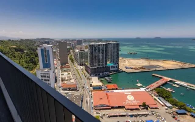 Jesselton Quay Seaview Suite by HayBay - photo 2