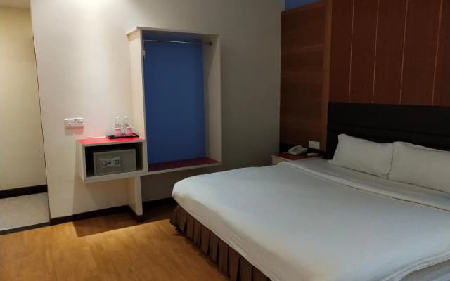 MB Hotel Perdana Square - photo 5