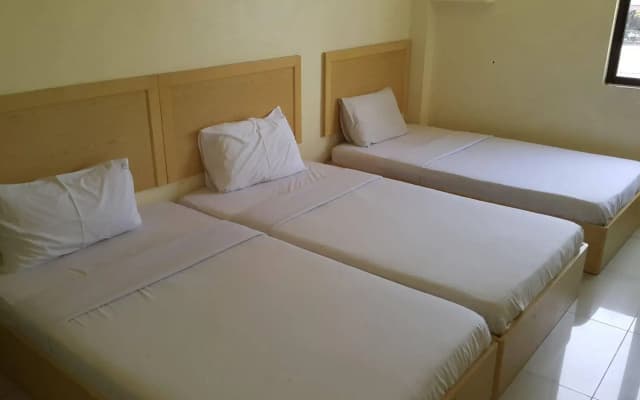 OYO 301 River Inn Hotel - photo 4