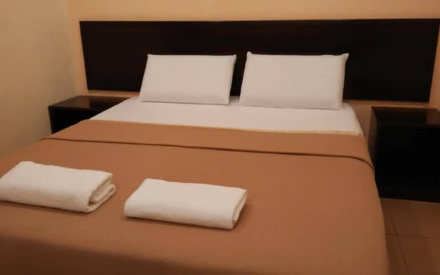 OYO 44078 The Island Hotel - photo 5