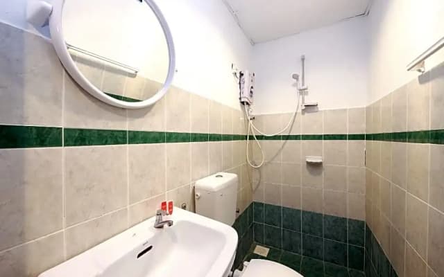 Azimaju Guesthouse by OYO Rooms - photo 4