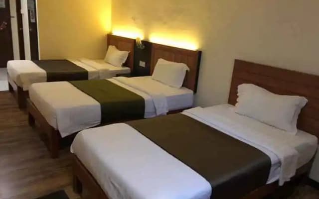 Hotel Sarina - photo 4