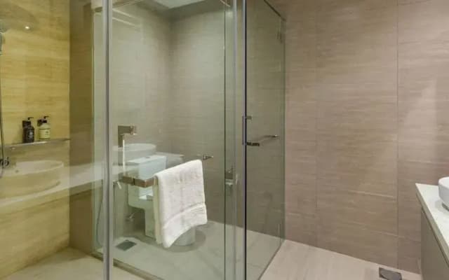 OYO 466 Home Studio Expressionz Suites KL Tower View from Pool - photo 5