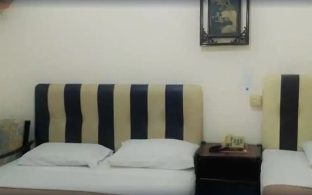 Ang's Hotel - photo 3