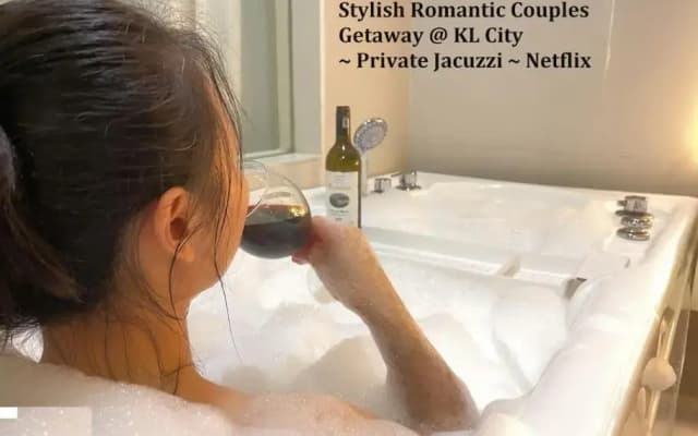 Stylish Romantic Couples Getaway at KL City 1419 - photo 5