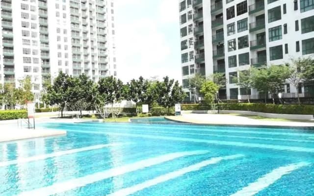 YOLO Budget CONDO Premium Facilities - photo 2