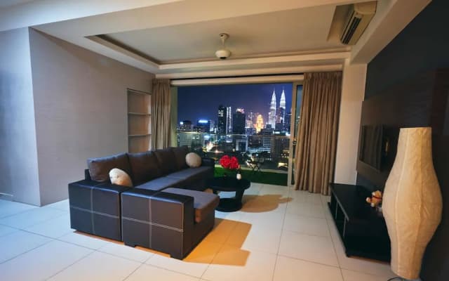 Regalia Residence @ KLCC View Sky Pool by MC - photo 2