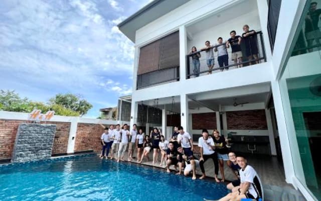 H&H 3 by H&H Leisure Guest House - photo 2