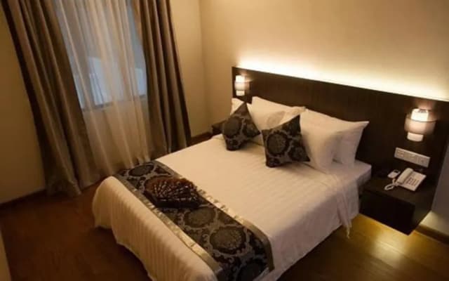 Holiday Villa Hotel & Suites - photo 5