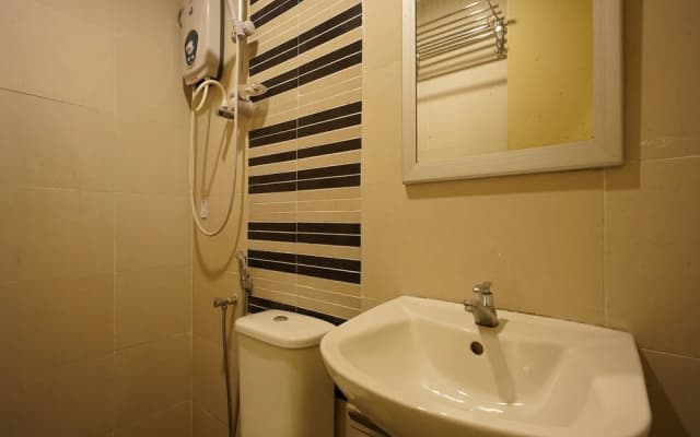 JJ Hotel by OYO Rooms - photo 3