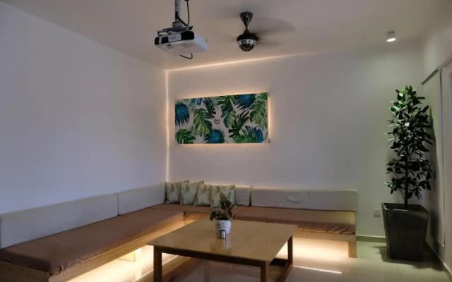 Tung's Tropika - With a Wooden Hut by a Lake - photo 3