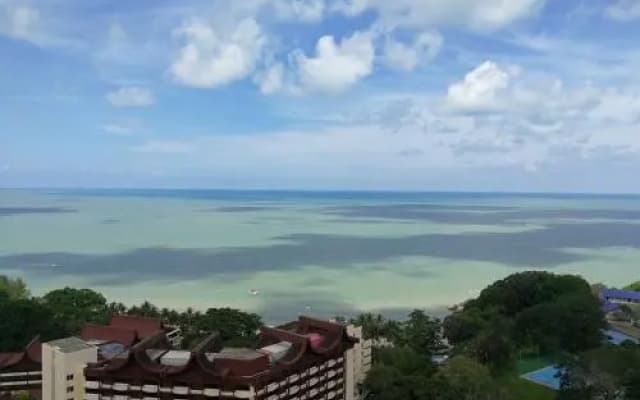 Batu Ferringhi Seaview Apartment - photo 2