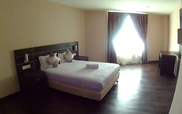 Goldsands Hotel - photo 3