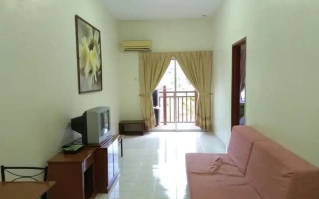 OYO HOME 90301 Suria Service Apartments @ Bukit Merak Laketown Resort - photo 5