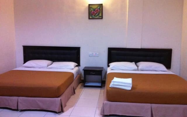 Hotel Putra Iskandar - photo 2