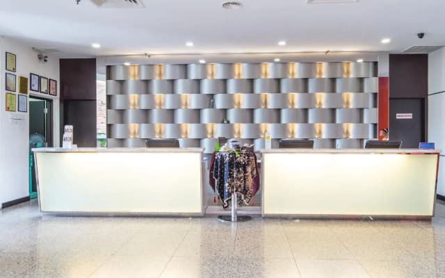 Hotel Sentral Seaview - photo 2