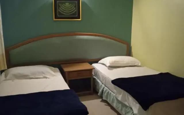 Santai Inn aprt 3 bilik Moslim Blok D w WiFi & Astro at Glory Beach Resort - photo 2