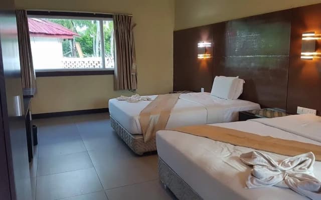 Western Beach Resort - photo 3