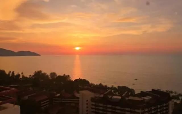 Batu Ferringhi Seaview Apartment - photo 3