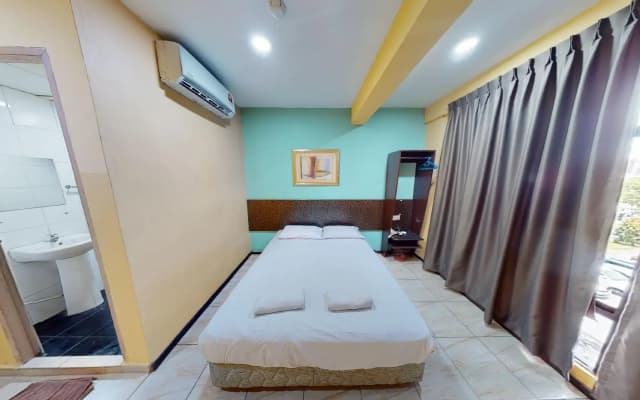 Aristo Hotel At Putatan - photo 4