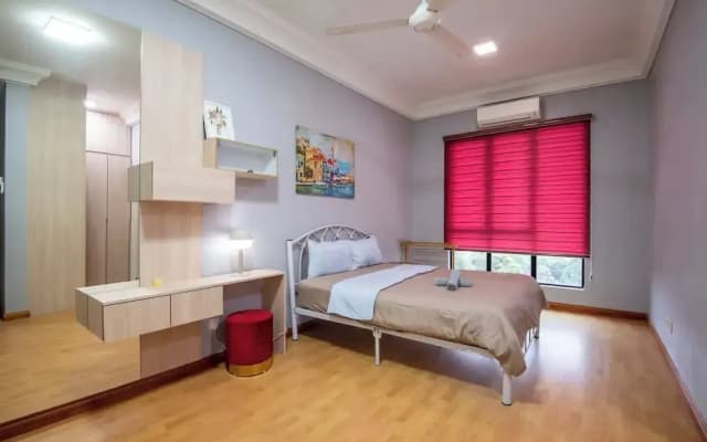 Stylish 4BR Near Paradigm Mall, Pool, Free Parking - photo 3