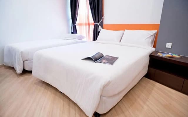 Big Orange Hotel - photo 3
