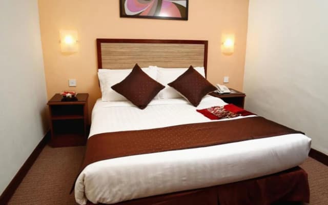 TH Hotel Kelana Jaya - photo 4