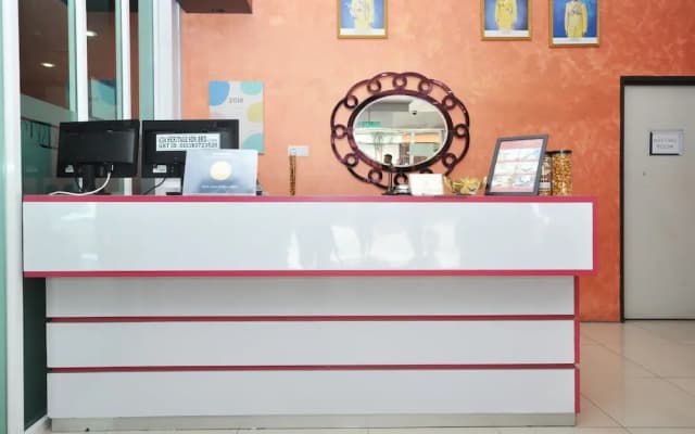 OYO 886 ADA Hotel & Apartment - photo 2