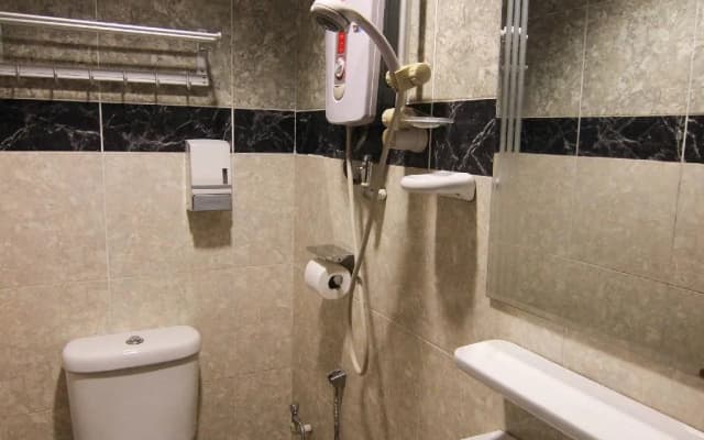 Hotel Zamburger Taman Nusa Bestari - photo 4
