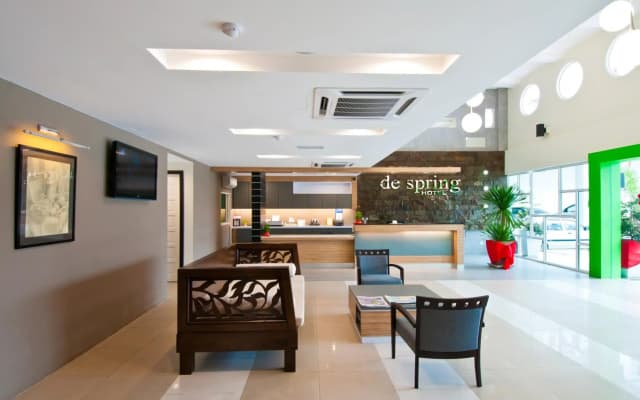 De Spring Hotel - photo 2