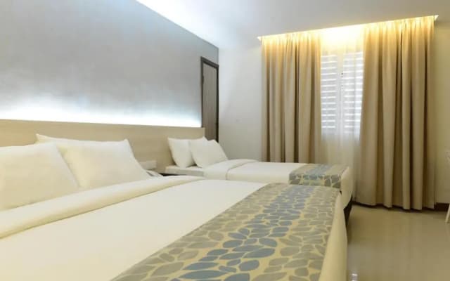 Samudra Court Hotel - photo 4