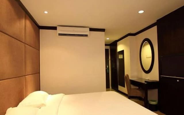 Country Hotel - photo 3