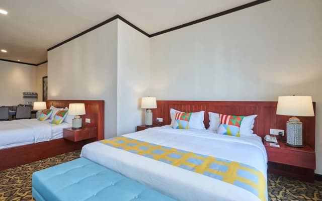 OYO Home 89378 The Platinum Suites - photo 5