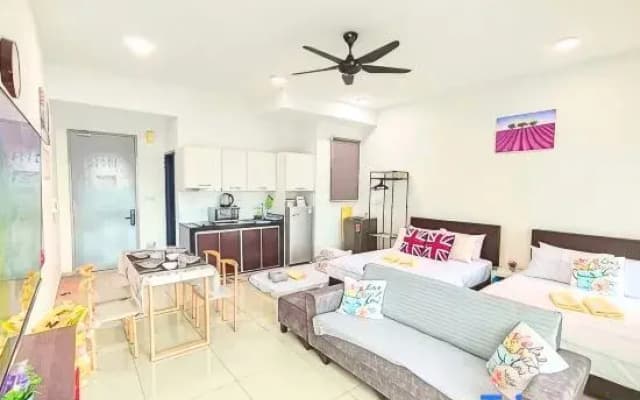 #CS5, Homely Cybersquare Ensuite with Skyline View - photo 2